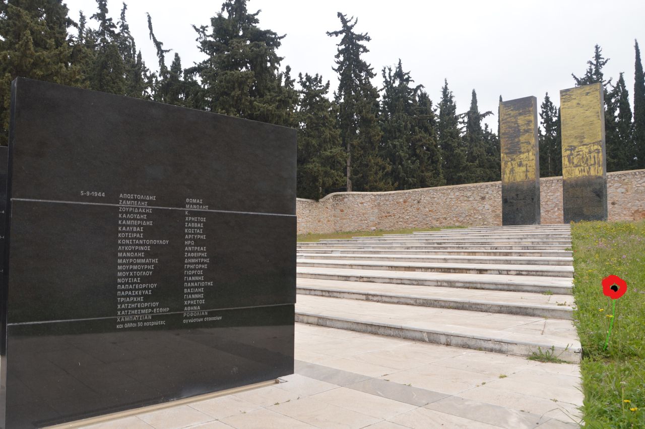 Αθηνά Χατζηεσμέρ