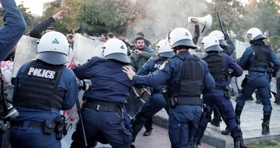 MAT MEGARO KMOYSIKHS