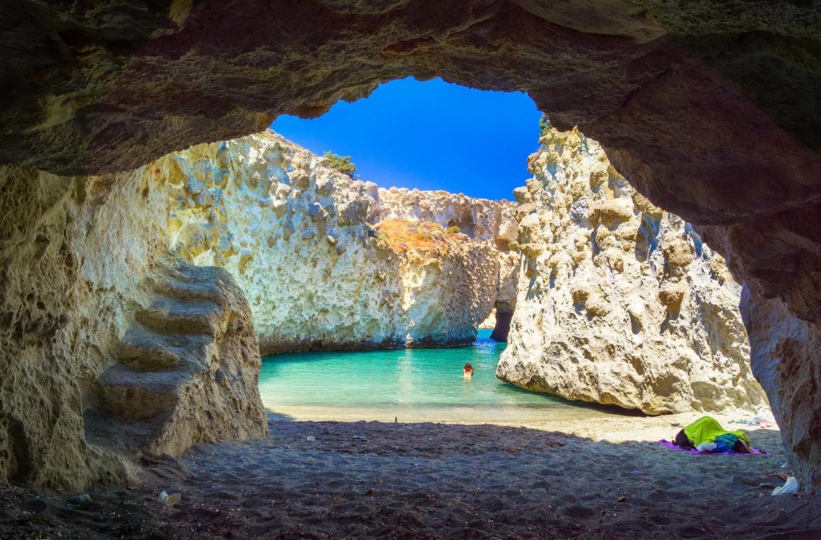 Παραλία Συκιά στη Μήλο