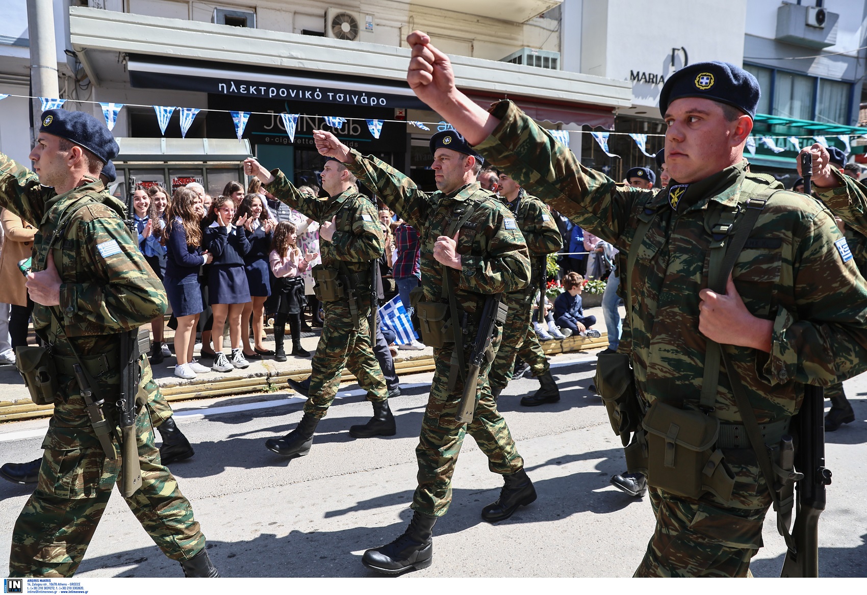 kasselakis3.jpg Παρελάζει ο Στέφανος Κασσελάκης