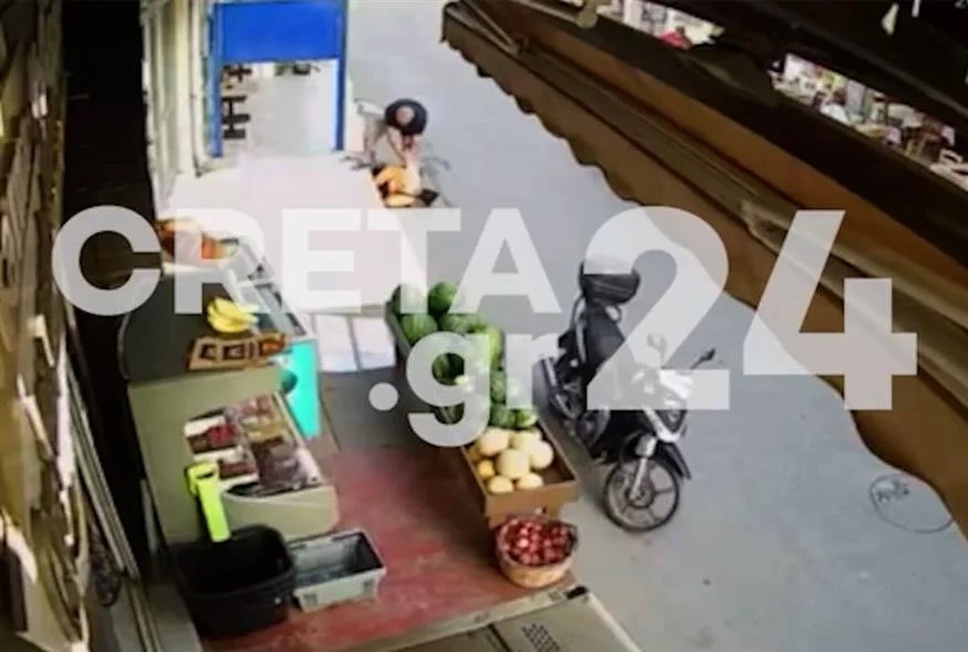 Η στιγμή που καταρρέει ο ναυαγοσώστης στα Χανιά