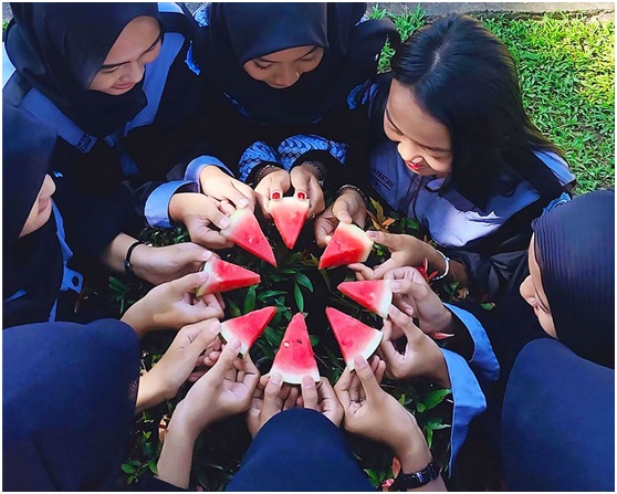 Μαθήτριες στη Μέση Ανατολή