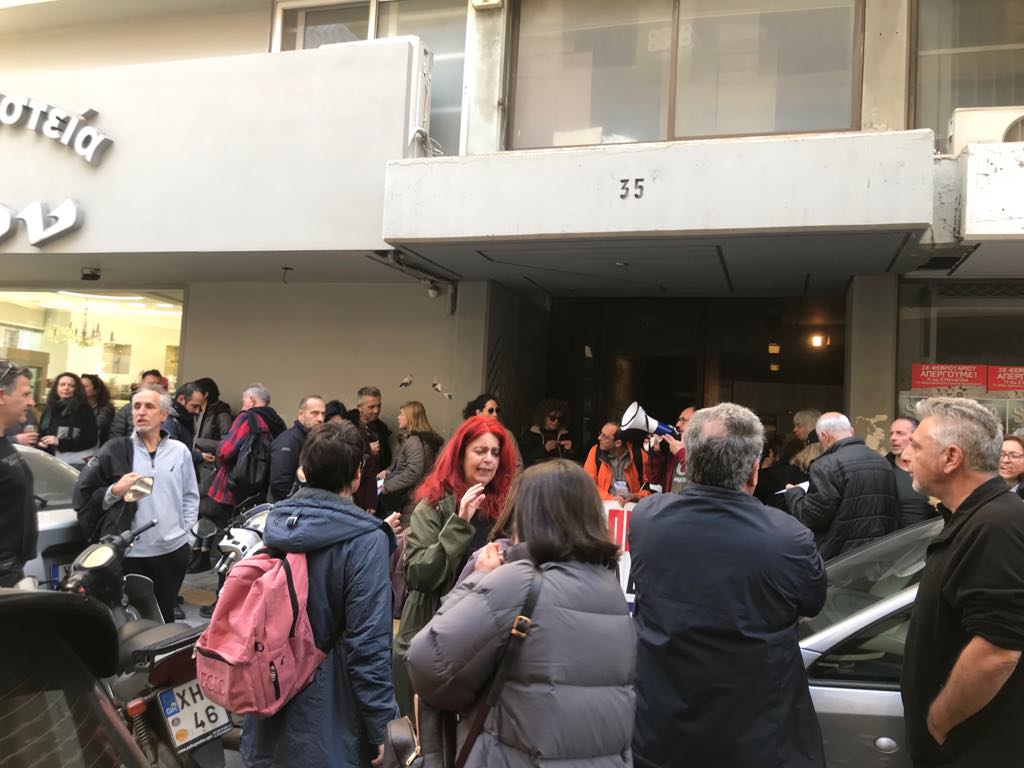 sygkentrosi-argia-ekpaideutikou.jpg Συγκέντρωση διαμαρτυρίας στον Πειραιά