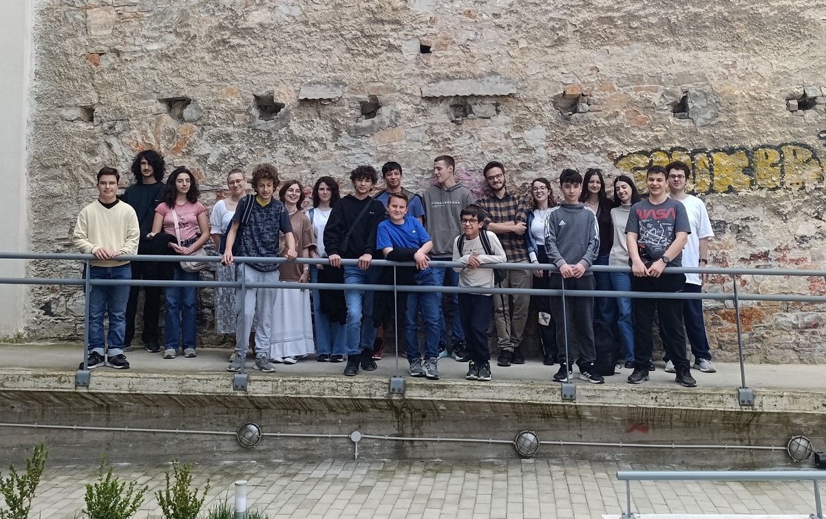 10 μαθητές Γυμνασίου και τους 10 μαθητές Λυκείου που προκρίθηκαν στις προολυμπιακές ομάδες Αστρονομίας – Αστροφυσικής