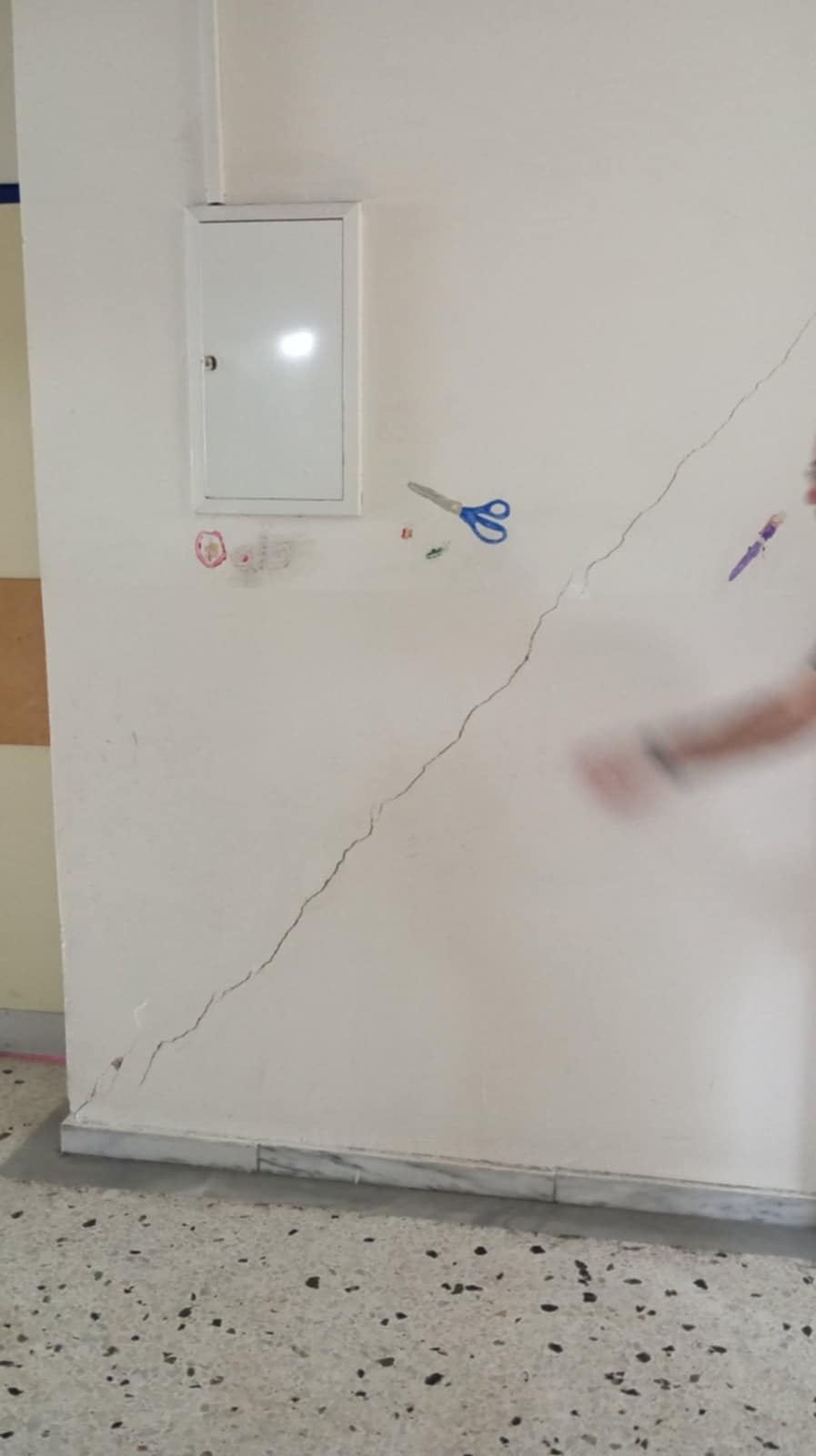 σχολείο Ηράκλειο Αττικής με ρωγμές 