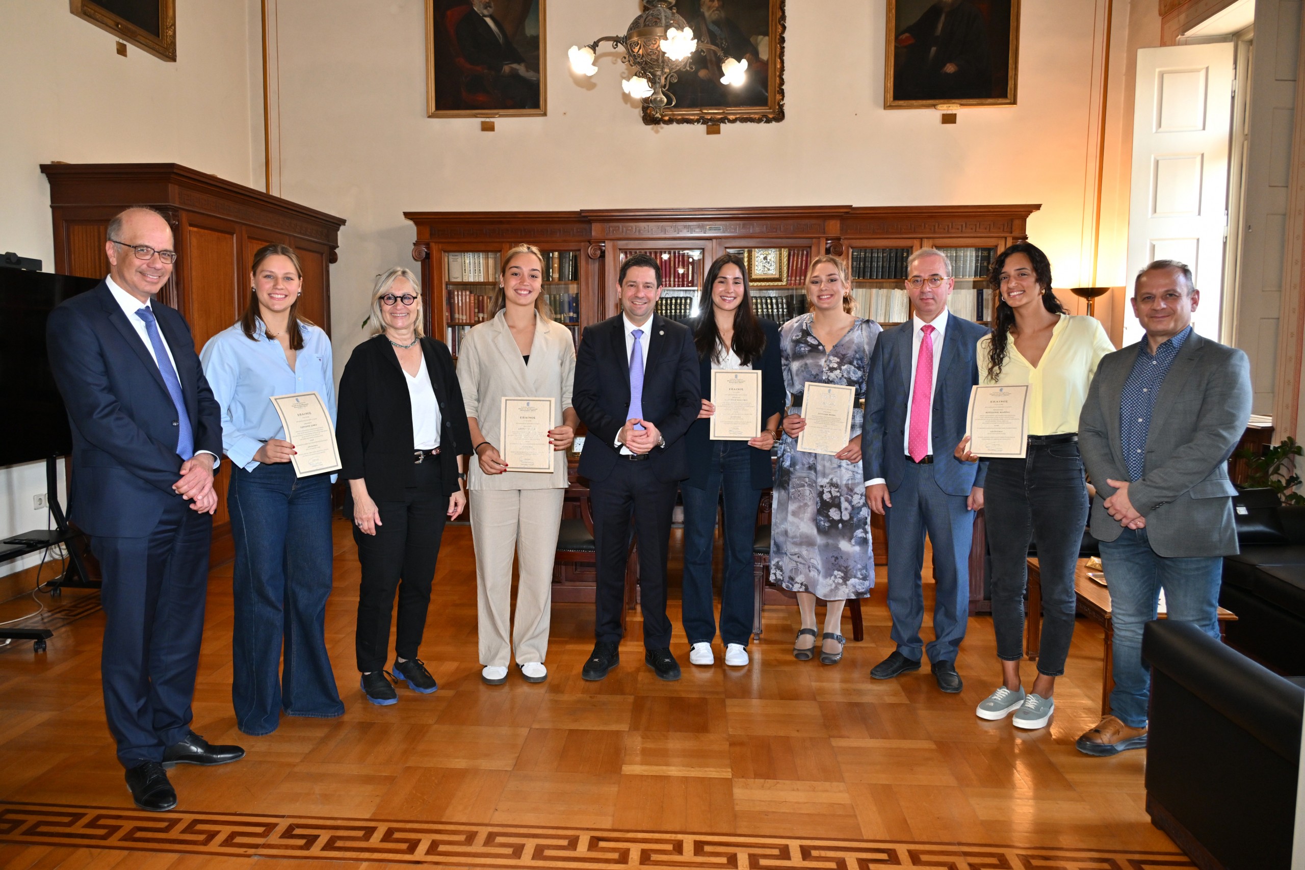 ΕΚΠΑ: Βράβευση πρωταθλητριών πόλο και φοιτητριών