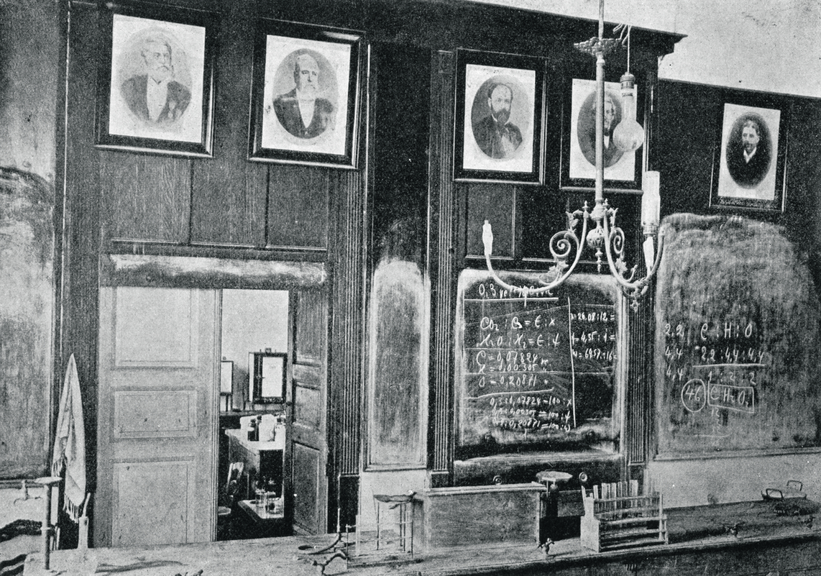 Αίθουσα παραδόσεων Φαρμακολογικού Χημείου στις αρχές της δεκαετίας του 1920