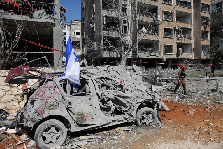 Μακελειό στην Τεχεράνη: 20 παιδιά νεκρά από ισραηλινή επίθεση – Σε τροχιά πολέμου Ισραήλ και Ιράν