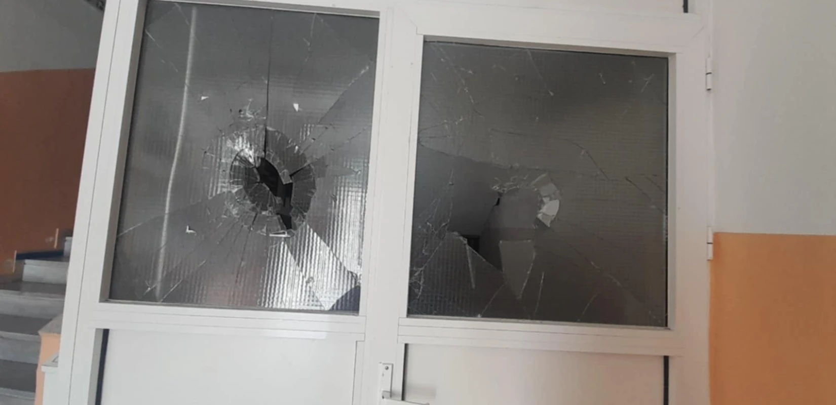 kalamaria2.jpg Αντιμέτωποι με φθορές και εικόνες καταστροφής βρέθηκαν το πρωί της Τρίτης οι μαθητές του 3ου και 10ου Γυμνασίου Καλαμαριάς