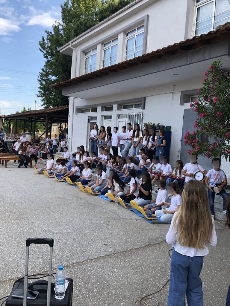 synaylia_agapis_2.jpg Συγκινητική πρωτοβουλία μαθητών δημοτικού: Διοργάνωσαν συναυλία για να βοηθήσουν 16χρονο συντοπίτη τους