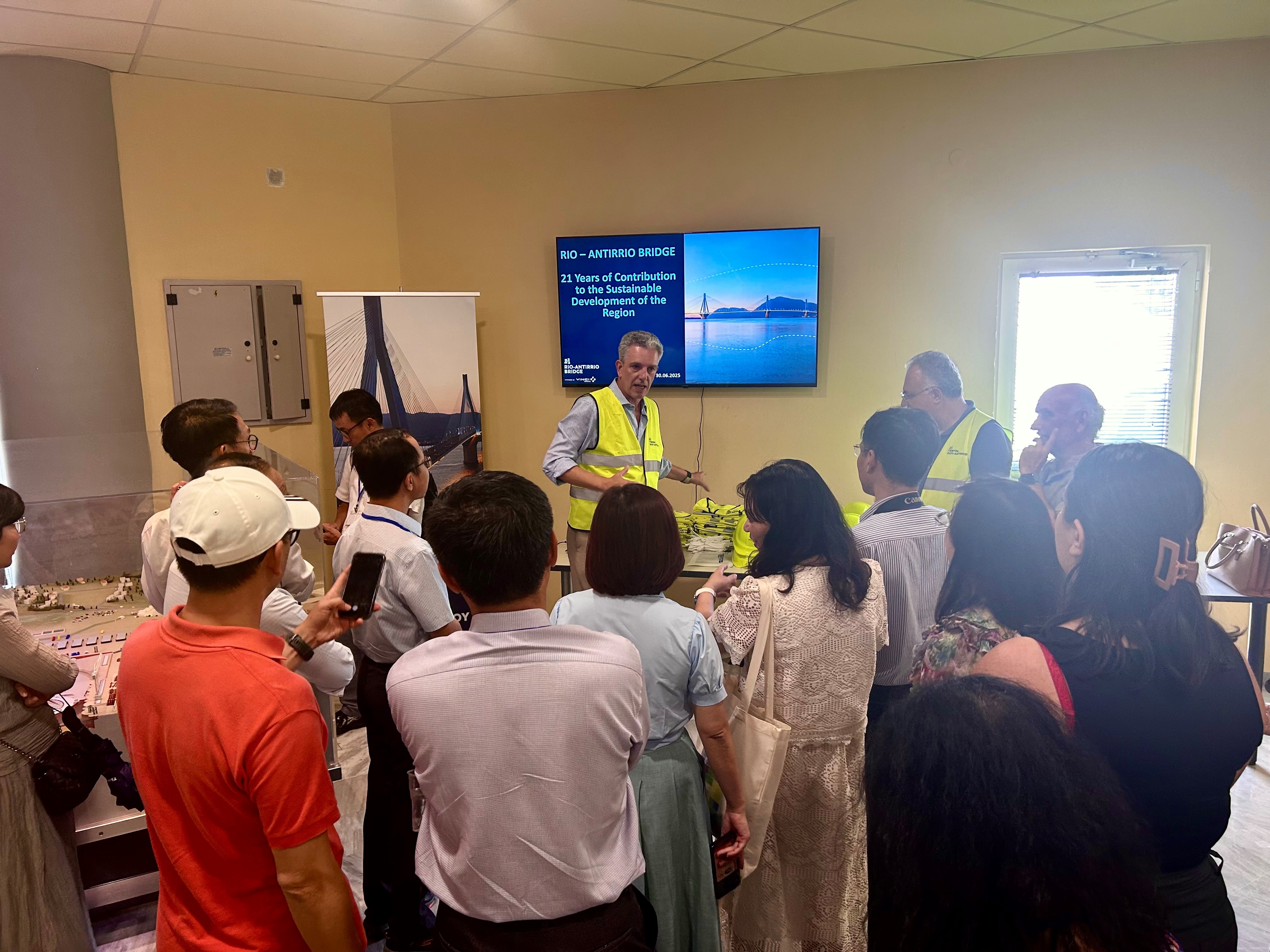  Επίσκεψη αντιπροσωπείας 11 Πανεπιστημίων από το Βιετνάμ στο Πανεπιστήμιο Πατρών