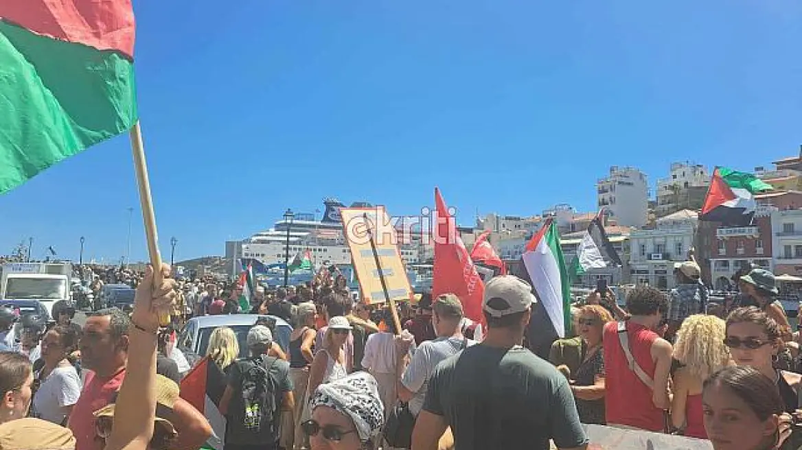 521916962_1445119873200415_725291633148051848_n.jpg Άγιος Νικόλαος Κρήτης. Συγκέντρωση με σημαίες Παλαιστίνης