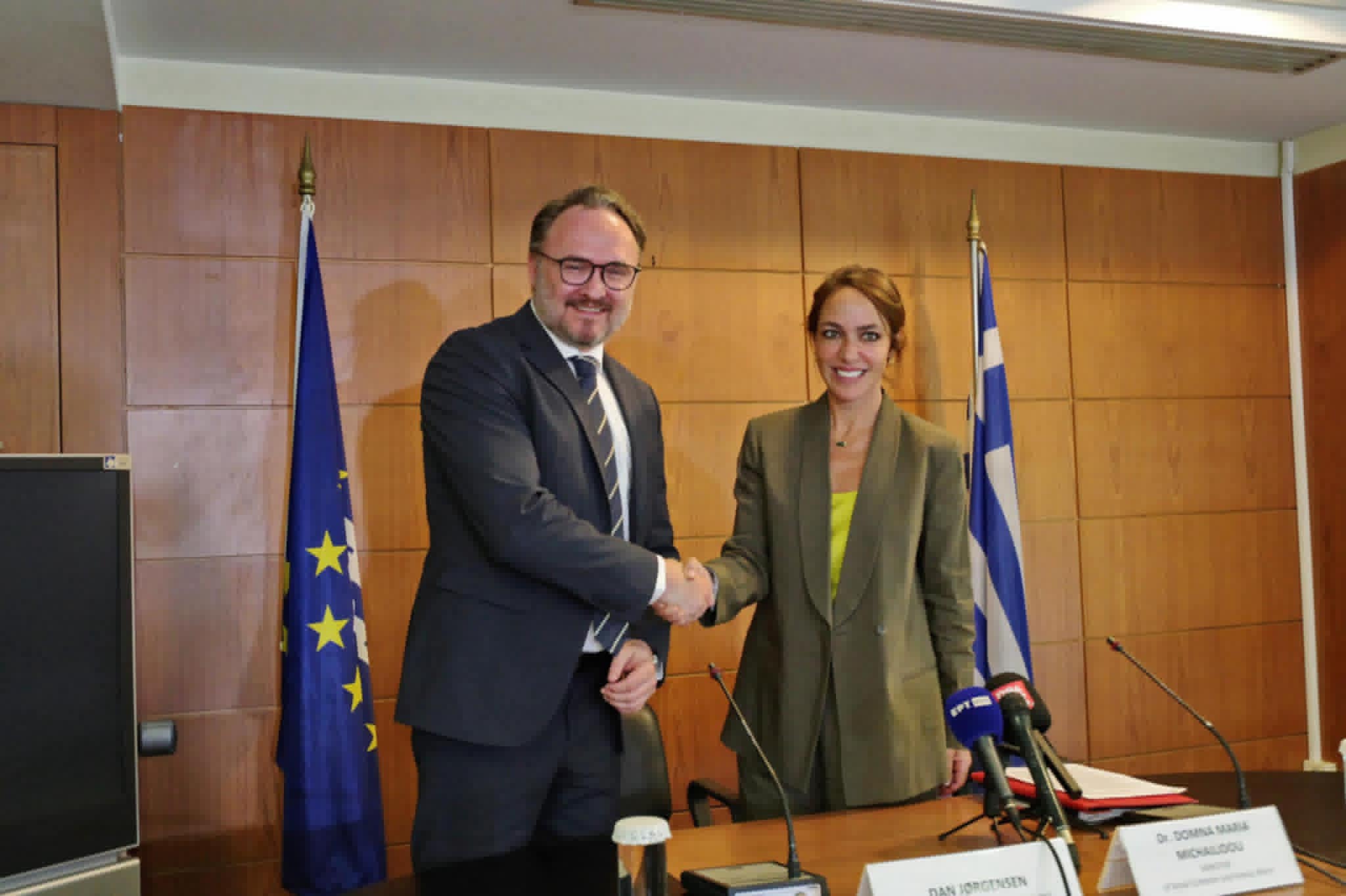 Συνάντηση Δόμνας Μιχαηλίδου με τον Ευρωπαίο Επίτροπο