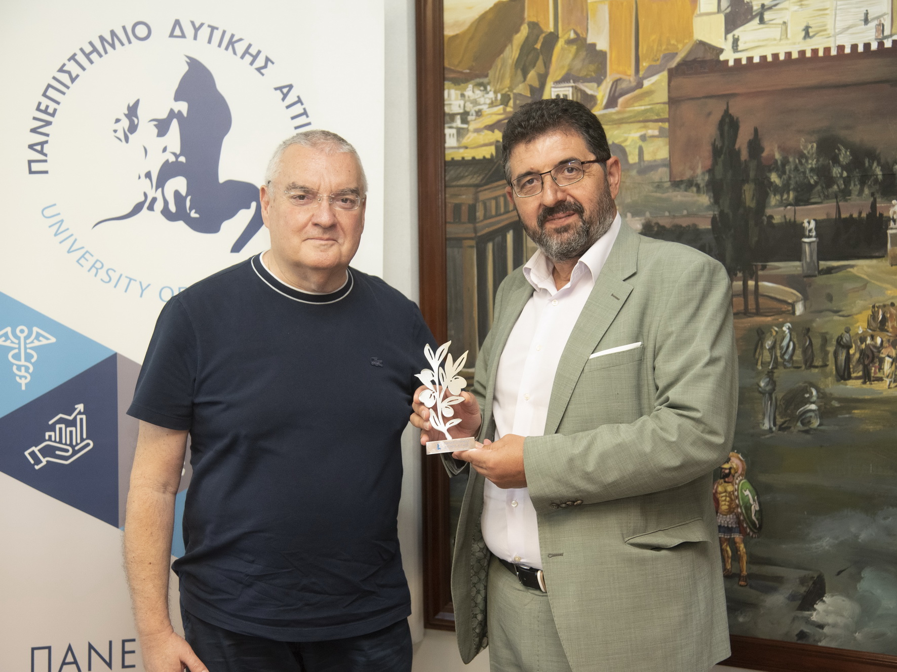 foto_3_pada_kai_stasy.jpg υπεγράφη Σύμφωνο Συνεργασίας μεταξύ του Πρύτανη του Πανεπιστημίου Δυτικής Αττικής, Καθηγητή Παναγιώτη Ε. Καλδή και του Διευθύνοντος Συμβούλου της εταιρείας «ΣΤΑ.ΣΥ»