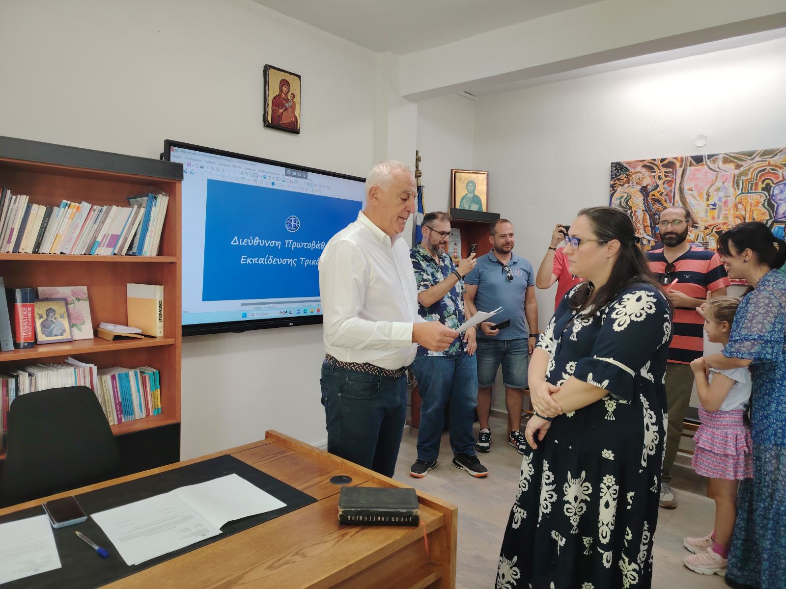 οι πρώτοι 12 νεοδιορισμένοι εκπαιδευτικοί στη Διεύθυνση Πρωτοβάθμιας Εκπαίδευσης Τρικάλων