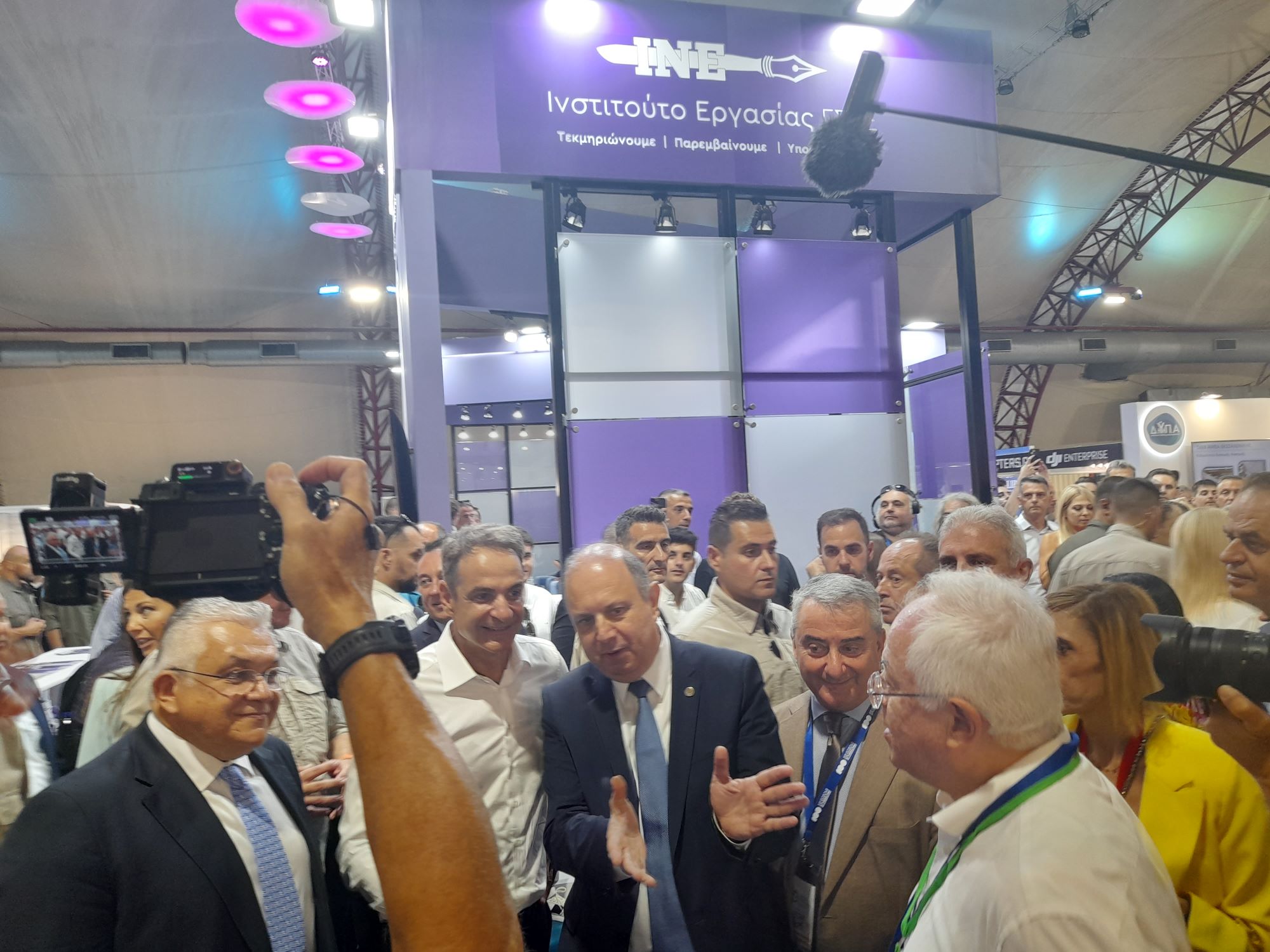 Μητσοτάκης στο περίπτερο του ΑΠΘ στη ΔΕΘ