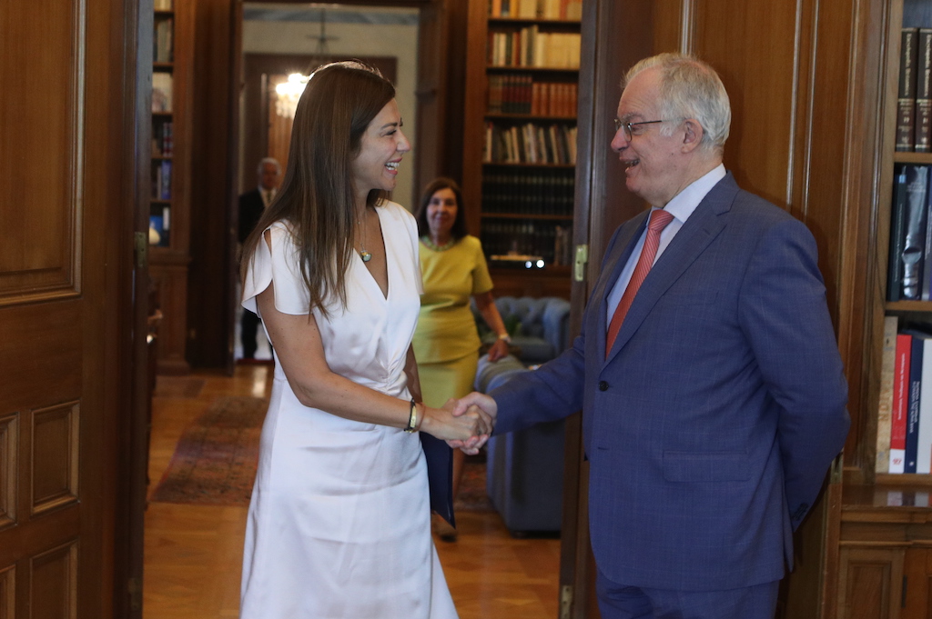 zaxaraki_tasoulas2.jpg Την υπουργό Παιδείας, Θρησκευμάτων και Αθλητισμού Σοφία Ζαχαράκη, δέχθηκε σήμερα στο γραφείο του ο Πρόεδρος της Δημοκρατίας Κωνσταντίνος Αν. Τασούλας