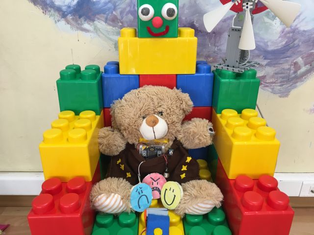 arkoudaki-robot_alex.jpg arsakeio robot