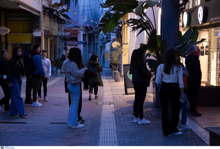 κόσμος ουρές πανδημία κορονοϊός