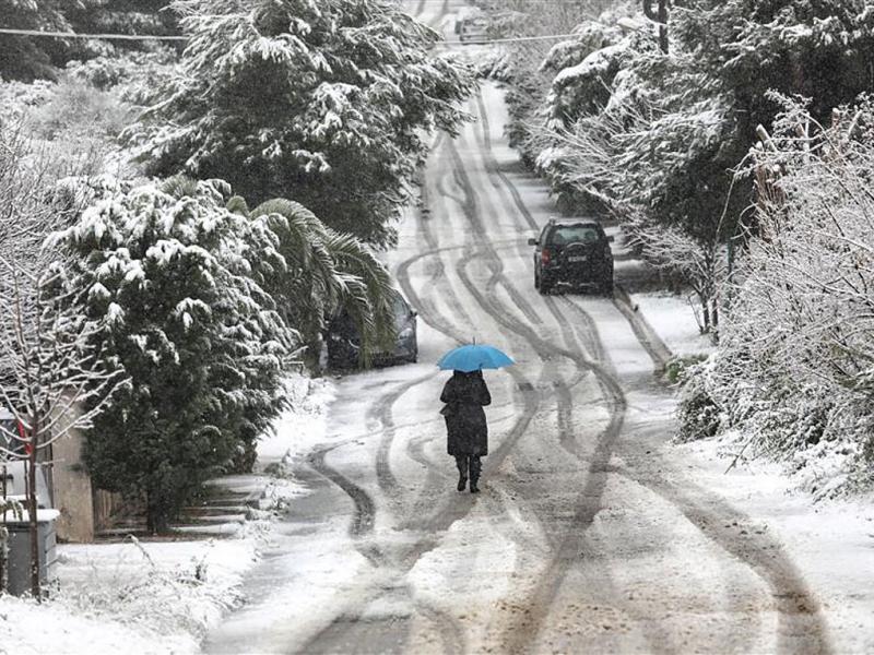 Πολικές θερμοκρασίες από σήμερα το βράδυ και χιόνια ακόμη και δίπλα στη θάλασσα