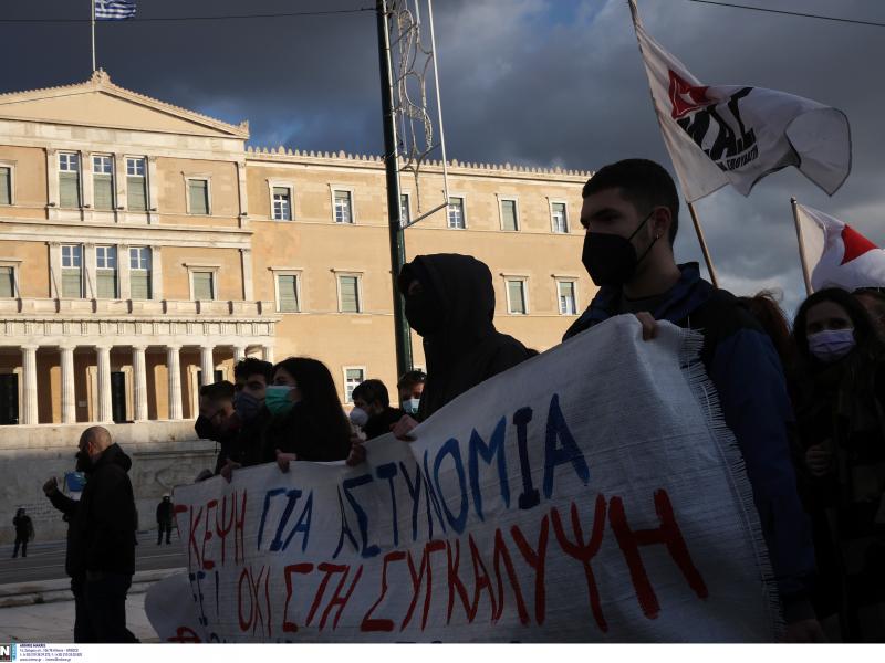 ΑΕΙ: Όταν η κυβέρνηση επαναφέρει τη «θεωρία των δύο άκρων» για να αποπροσανατολίσει 