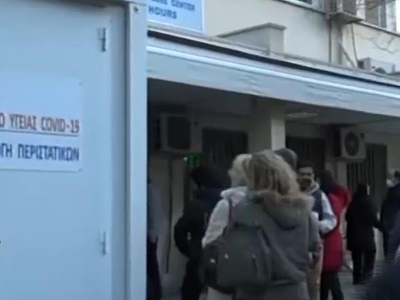 Κορονοϊός: Μεγάλες ουρές και σήμερα για rapid και μοριακά τεστ (video)