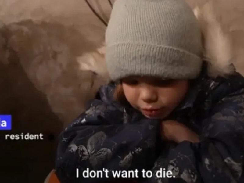 Πόλεμος στην Ουκρανία – Σπαρακτικές εικόνες: «Δεν θέλω να πεθάνω», λέει ένα μικρό παιδί (Video)