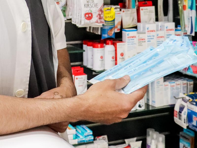 Αττική: «Χειροπέδες» σε δύο άτομα - Διακινούσαν μάσκες και «μαϊμού» self test