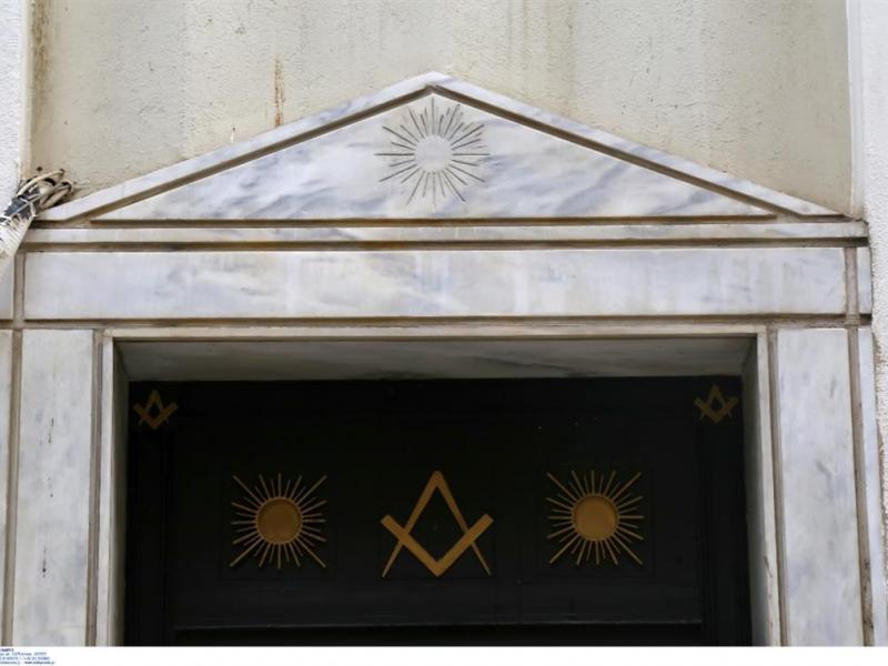 Μυστήριο στη Θεσσαλονίκη: Άνδρας σε κατάσταση αμόκ επιτέθηκε με μπαλτά σε μασονική στοά