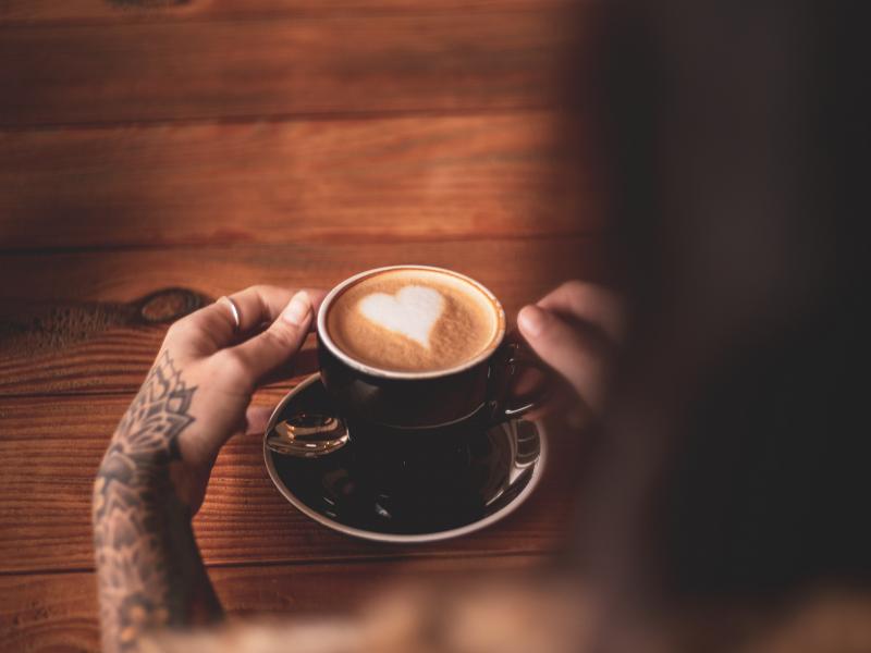 Καφές: Γιατί δεν πρέπει τον να πίνουμε μία ώρα αφού ξυπνάμε