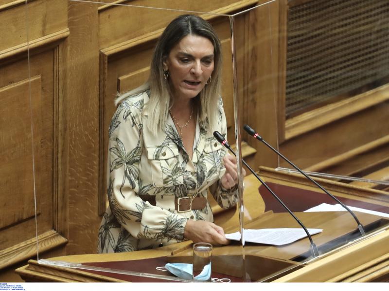 Π. Πέρκα: «Λιγότεροι πυροσβέστες, γιατροί, εκπαιδευτικοί- Προσλήψεις μόνο αστυνομικών και κληρικών»