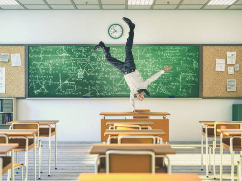 Τα προσόντα ενός προοδευτικού δασκάλου ή γιατί η δουλειά μας δεν τελειώνει στη διδασκαλία των μαθηματικών, της γεωγραφίας, του συντακτικού, της ιστορίας.