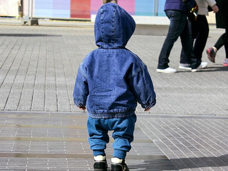 Θεσσαλονίκη: «Έκλαιγε μες στη μέση του δρόμου» - Tι λέει η μητέρα της 2,5χρονης που έφυγε από τον παιδικό σταθμό