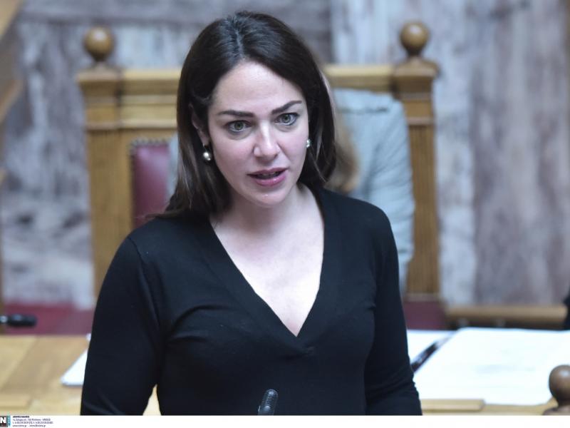 Δόμνα Μιχαηλίδου: Επίδομα 100 ευρώ σε 80.000 ιδιωτικούς υπαλλήλους για επιμόρφωση