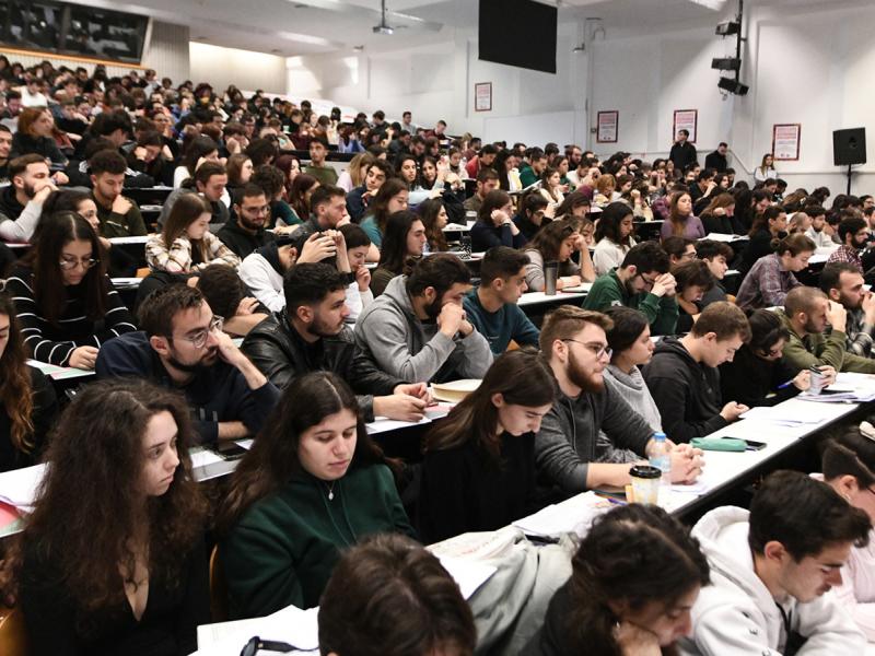 φοιτητες για ιδιωτικα αει