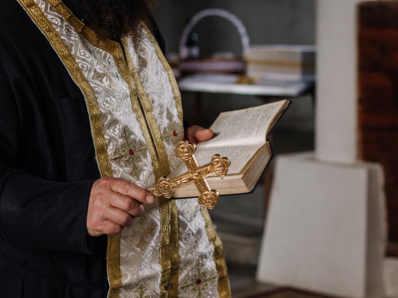 Καλάβρυτα: Συνελήφθη ο ηγούμενος της Μονής Σπηλαίου - Πήγε να πουλήσει 17 βυζαντινές εικόνες για €200.000