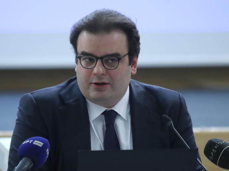 Πιερρακάκης: Μόνο ένας εκπαιδευτικός παράλληλης σε κάθε αίθουσα, σε λίγες μέρες η β' φάση αναπληρωτών