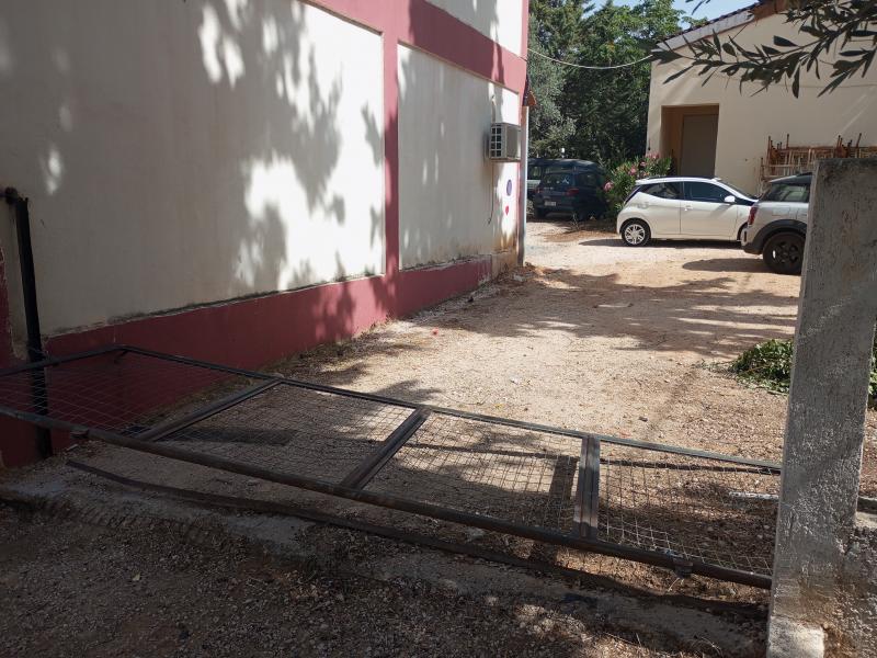 πορτα επεσε μαρουσι