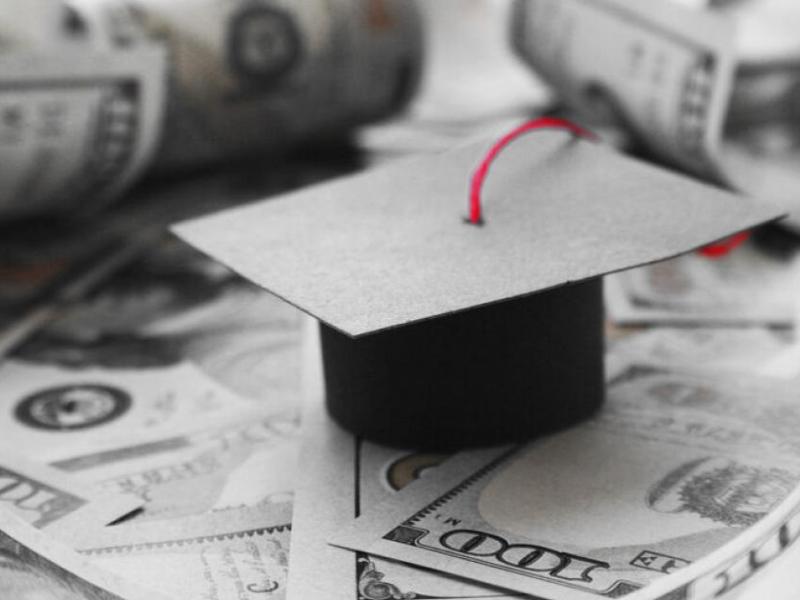 Φοιτητικά δάνεια: «Μεγαλογύπες» ετοιμάζονται να εφορμήσουν σε χρεωμένους φοιτητές