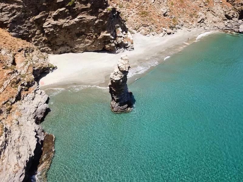 Άνδρος: Οι καλύτερες παραλίες του νησιού (Video)