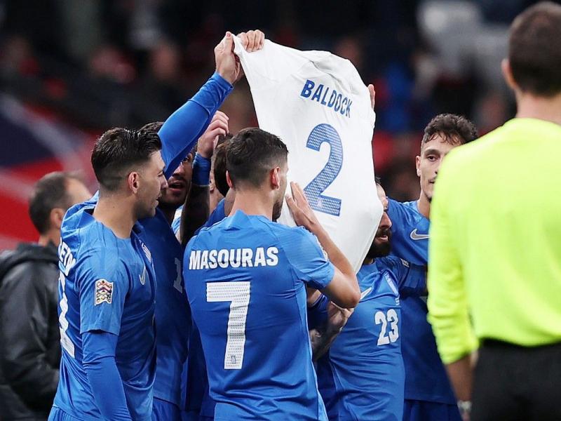 Θρίαμβος της Ελλάδας - Σήκωσαν τη φανέλα του Μπάλντοκ