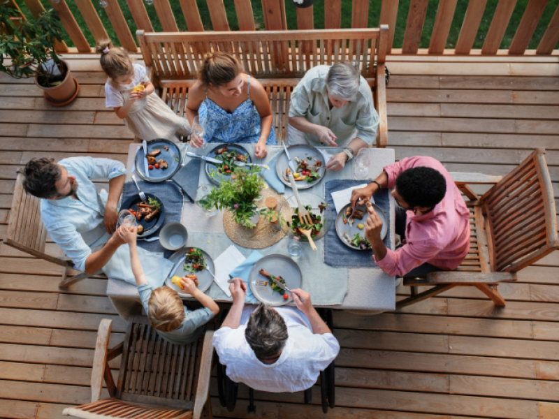 oikogeneiako_trapezi