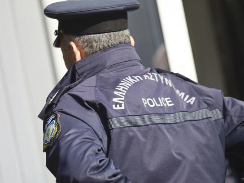 Αναίτια, αυθαίρετη και βίαιη προσαγωγή μωρομάνας εκπαιδευτικού από αστυνομικούς με πολιτικά