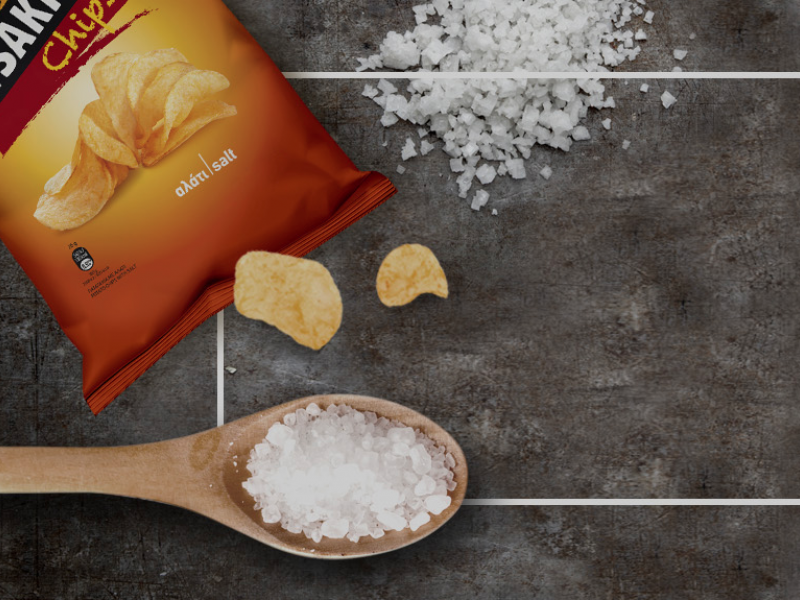 Tsakiris: Από το υπόγειο της Αθήνας στην ηγεμονία στα πατατάκια – Πόσα πουλάει σήμερα