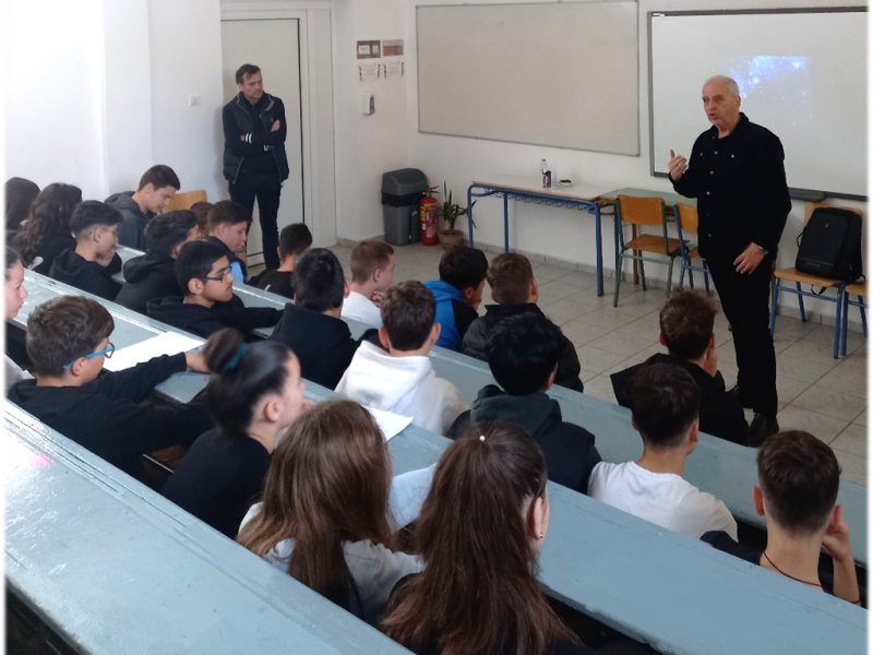 Μία συναρπαστική διάλεξη για το σύμπαν στο 2ο Γυμνάσιο Χαλκίδας