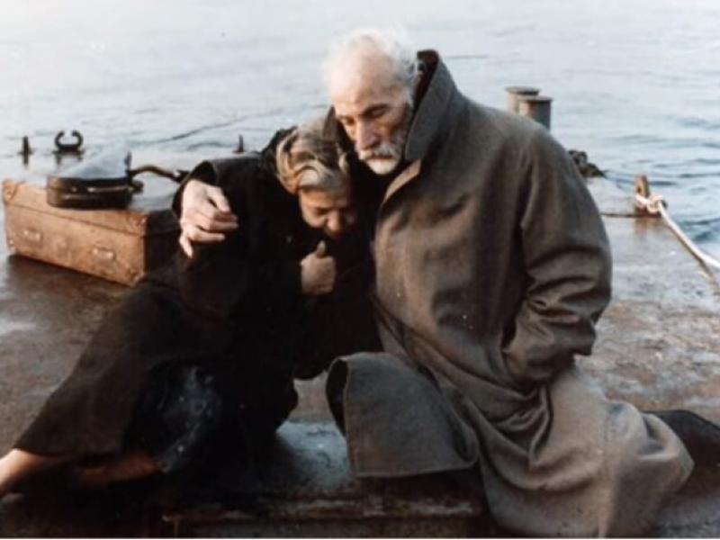 «Και να που φτάσαμε εδώ χωρίς αποσκευές μα μ’ ένα τόσο ωραίο φεγγάρι»