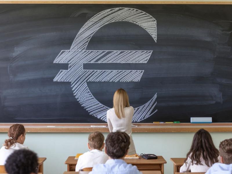 Οι νέοι μισθοί για μόνιμους και αναπληρωτές εκπαιδευτικούς, για διευθυντές, προϊστάμενους κλπ