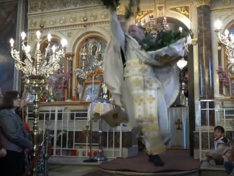 Ιπτάμενος ιερέας στη Χίο