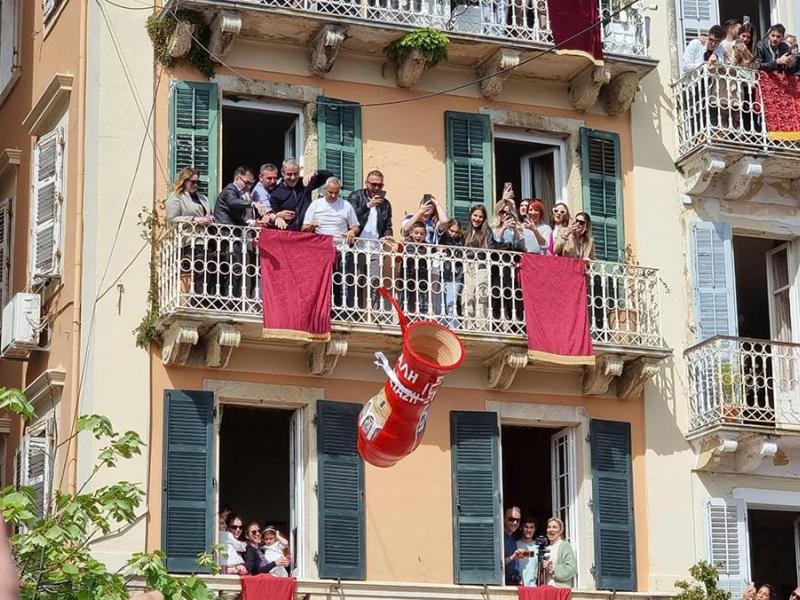 Κατάντια: Μαθητές δεν μπορούν να φτιάξουν μπότηδες στην Κέρκυρα λόγω της κατάργησης των σχολικών επιτροπών! 