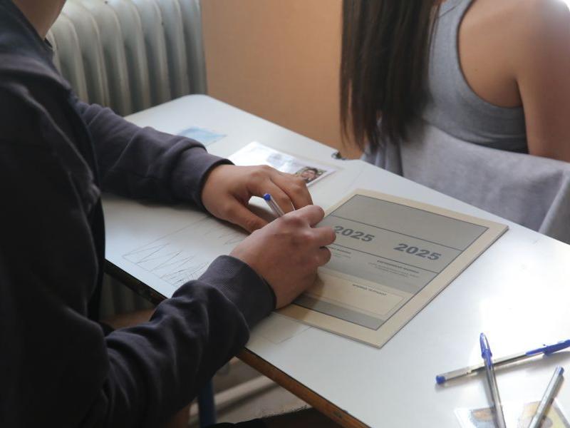 Πανελλήνιες 2025: Κι αν αρρωστήσω; Τι ισχύει για τους υποψήφιους που «χάνουν» μάθημα για σοβαρούς λόγους - Οδηγός